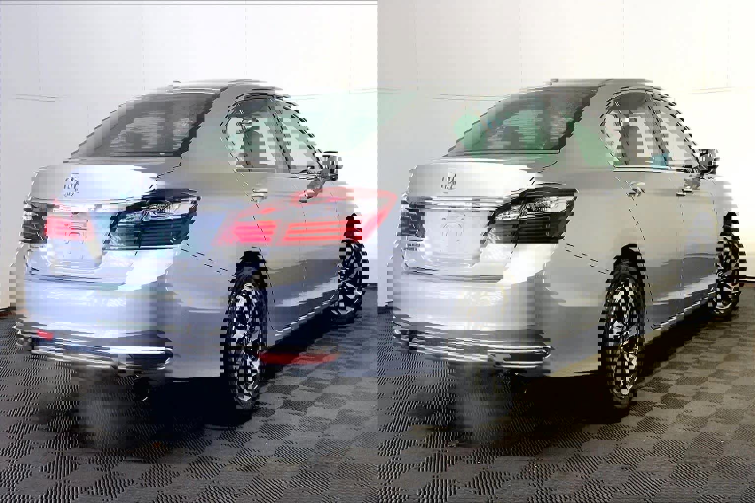 Used 2017 Honda Accord EX-L image 7