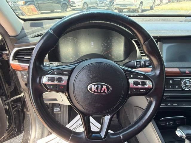 Used 2017 Kia Cadenza Premium w/ Luxury Package FWD image 16