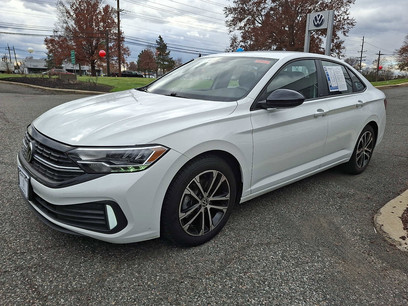 Used 2024 Volkswagen Jetta Sport image 3