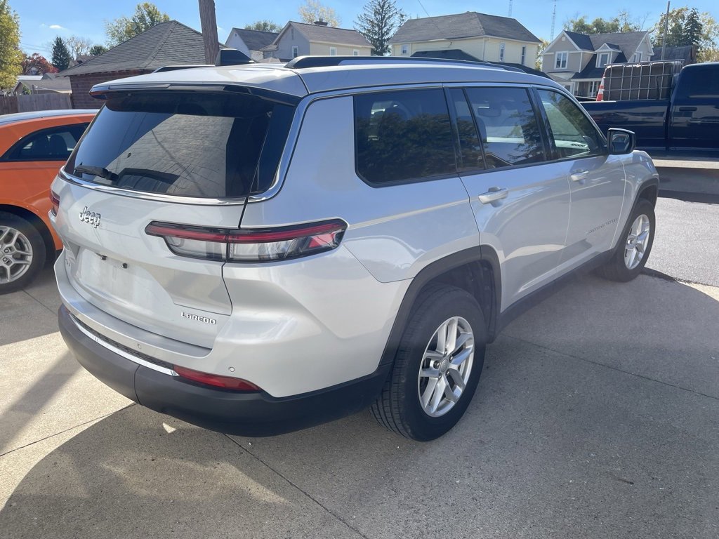 Used 2024 Jeep Grand Cherokee L Laredo image 3