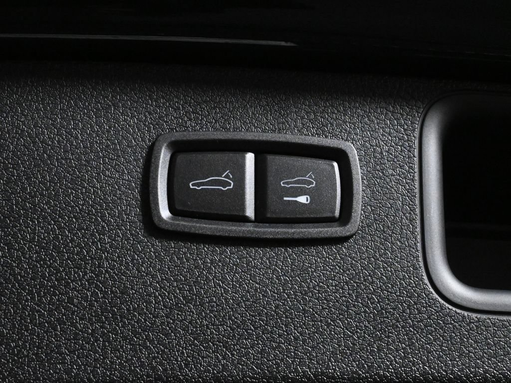 Used 2026 Porsche Macan AWD/4WD image 43