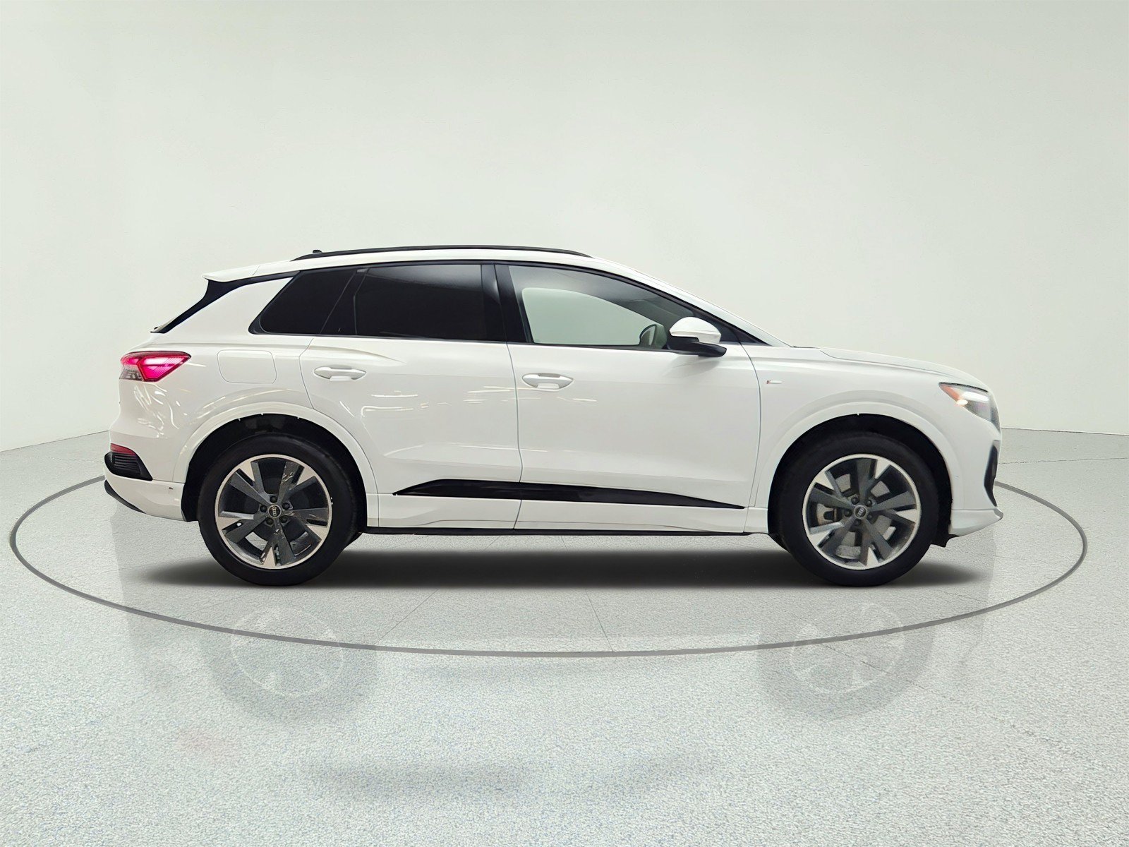 Used 2023 Audi Q4 e-tron Premium Plus w/ Premium Plus AWD/4WD image 4