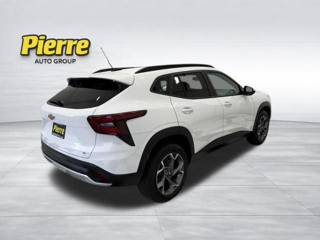 Used 2025 Chevrolet Trax LT FWD image 5