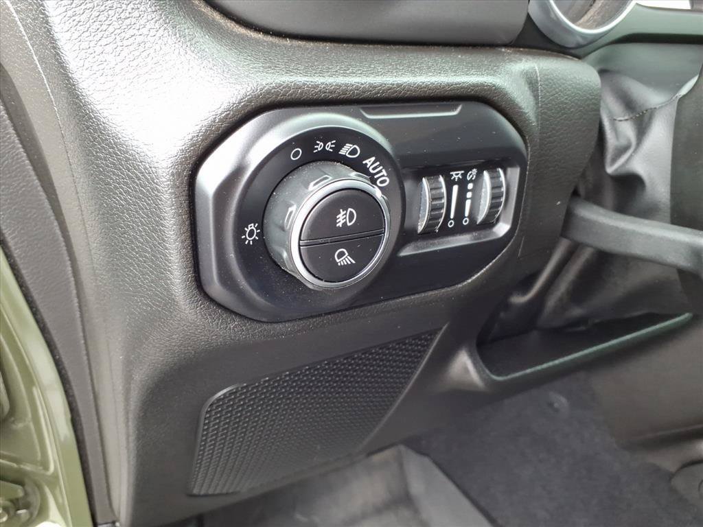 Used 2022 Jeep Gladiator Sport AWD/4WD image 16