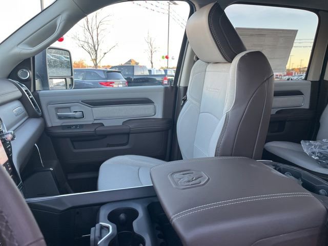 New 2026 RAM 2500 Laramie AWD/4WD image 10