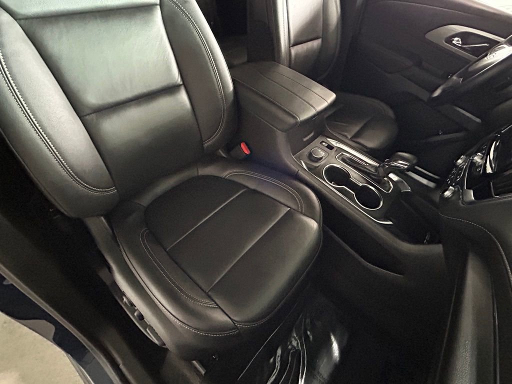 Used 2023 Chevrolet Traverse LT image 30