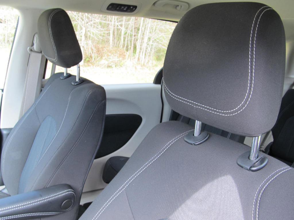 Used 2023 Chrysler Voyager LX image 18