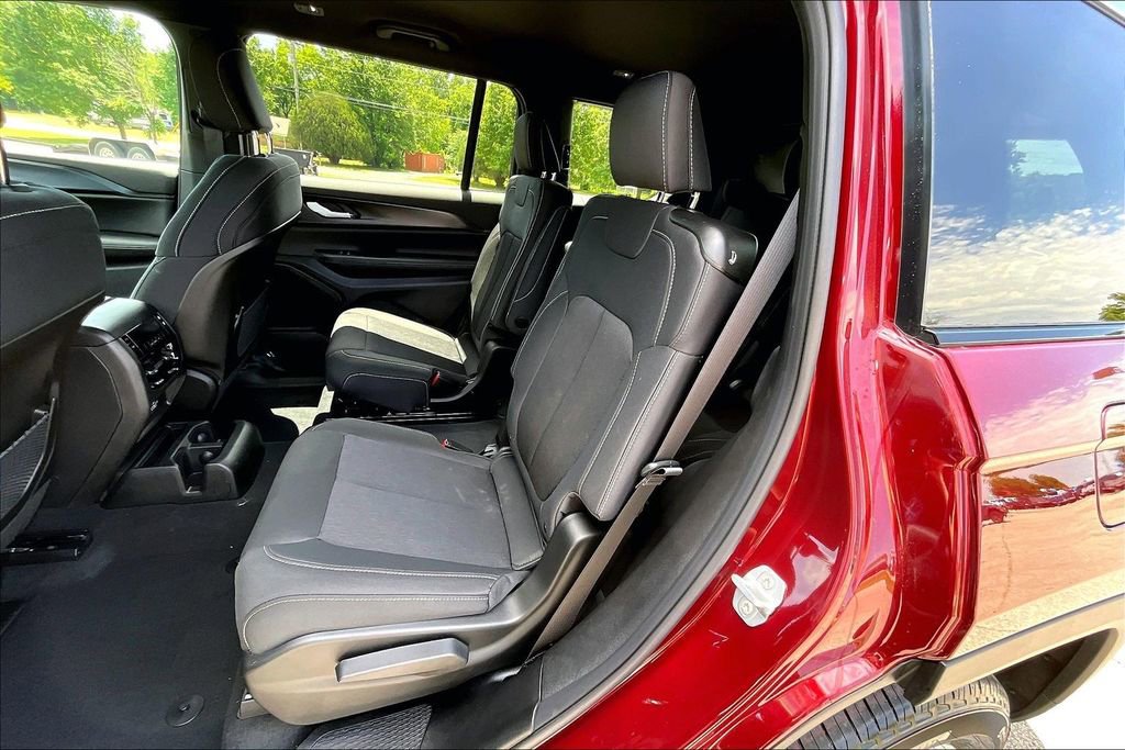 New 2026 Jeep Grand Cherokee L Laredo AWD/4WD image 10