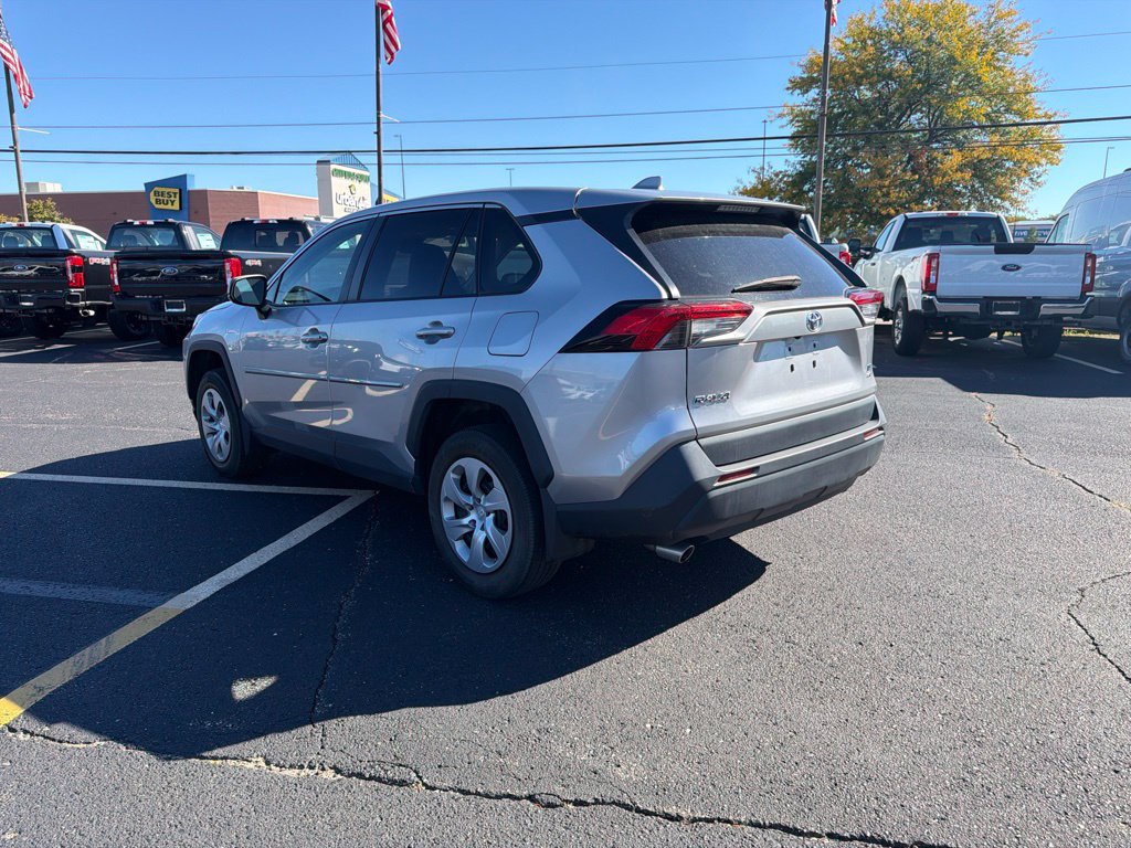 Used 2022 Toyota RAV4 LE AWD/4WD image 7