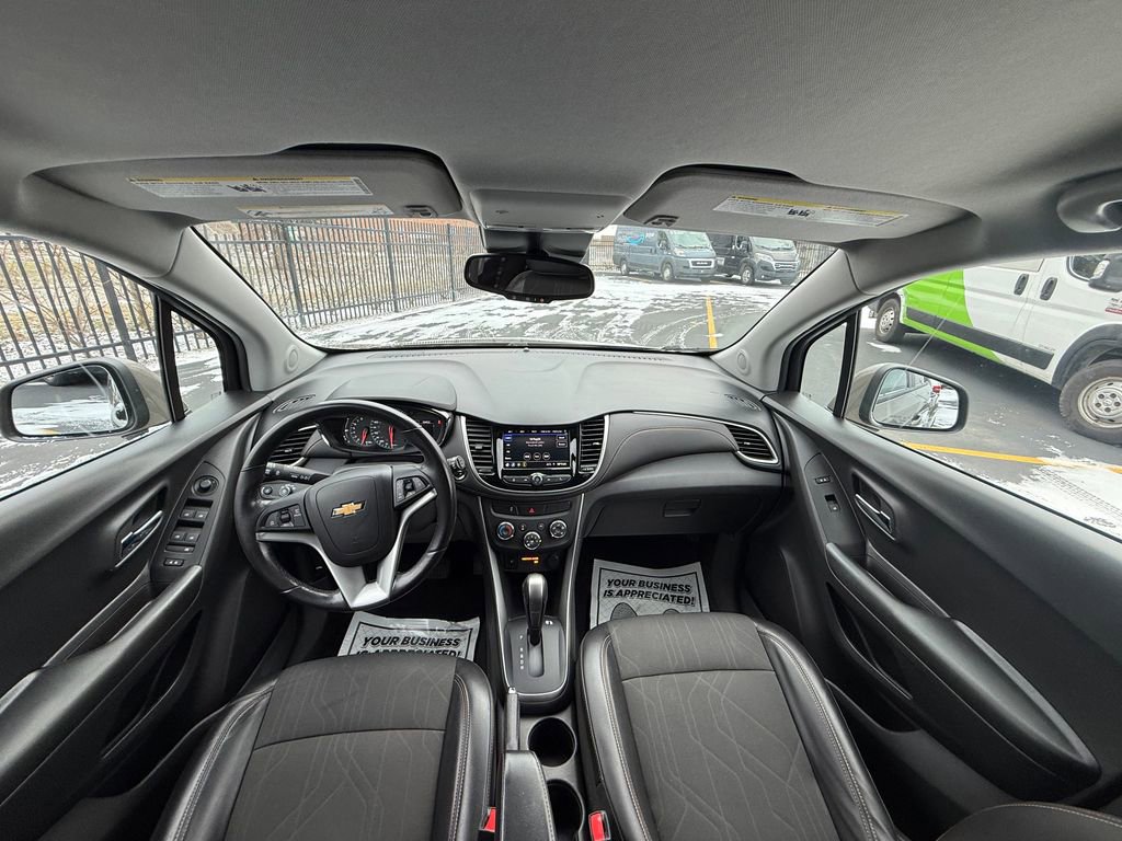 Used 2022 Chevrolet Trax LT w/ LT Convenience Package image 13