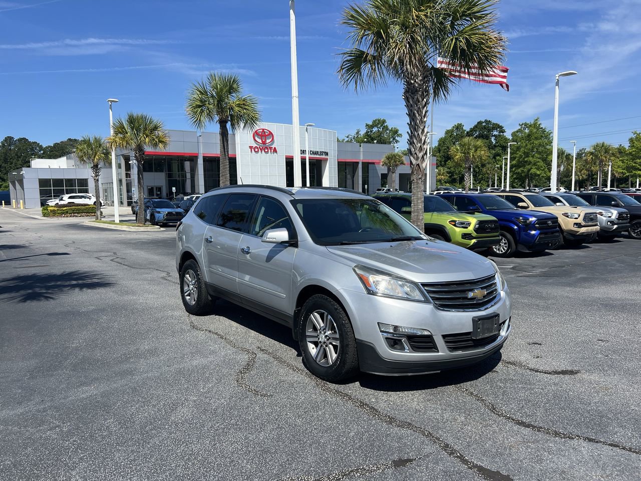 Used 2017 Chevrolet Traverse LT w/ Traveler's Package AWD/4WD image 2