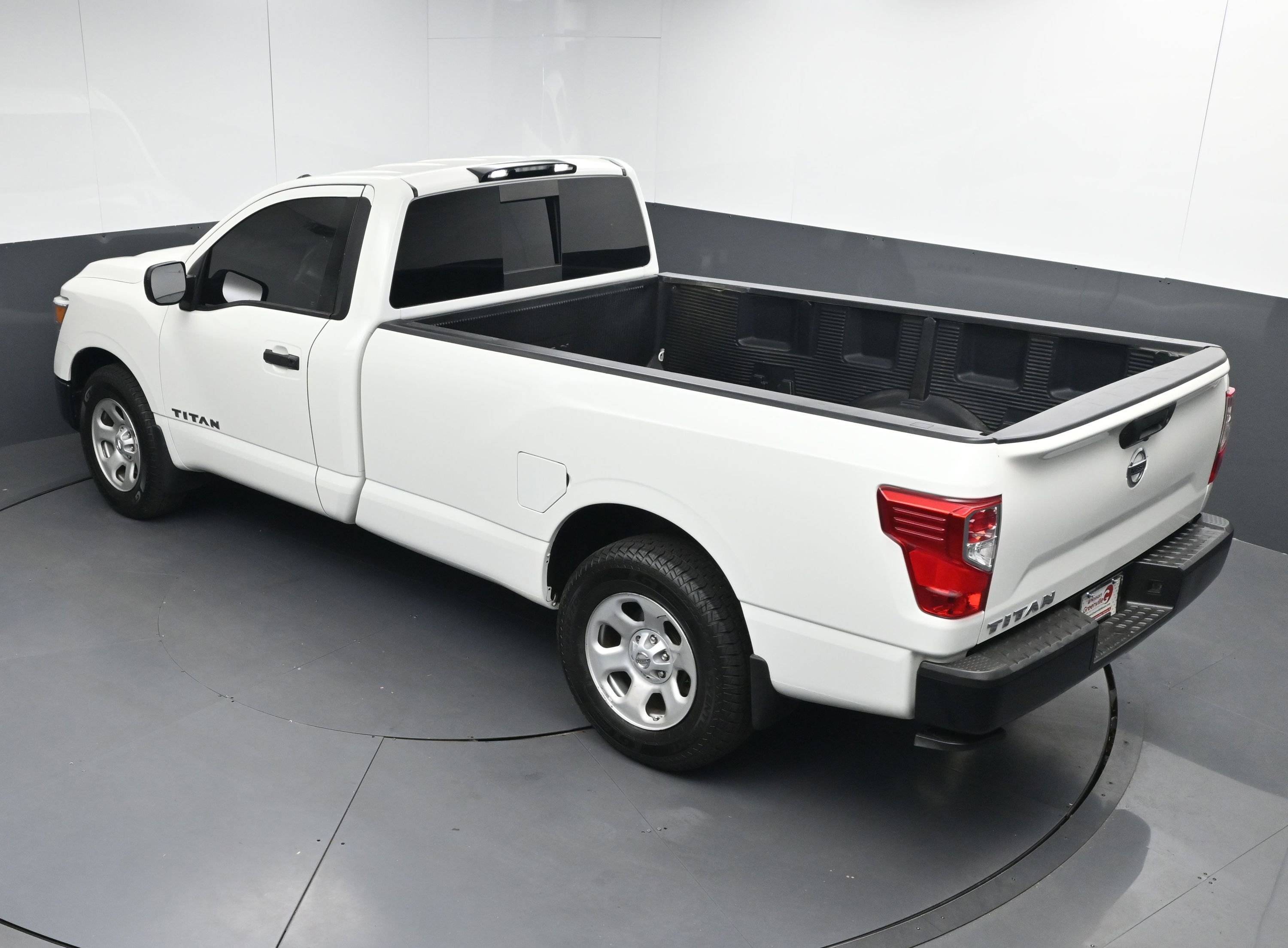 Used 2019 Nissan Titan S image 33
