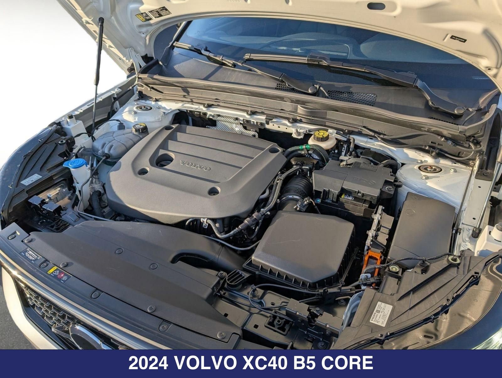 Used 2024 Volvo XC40 B5 Core AWD/4WD image 30