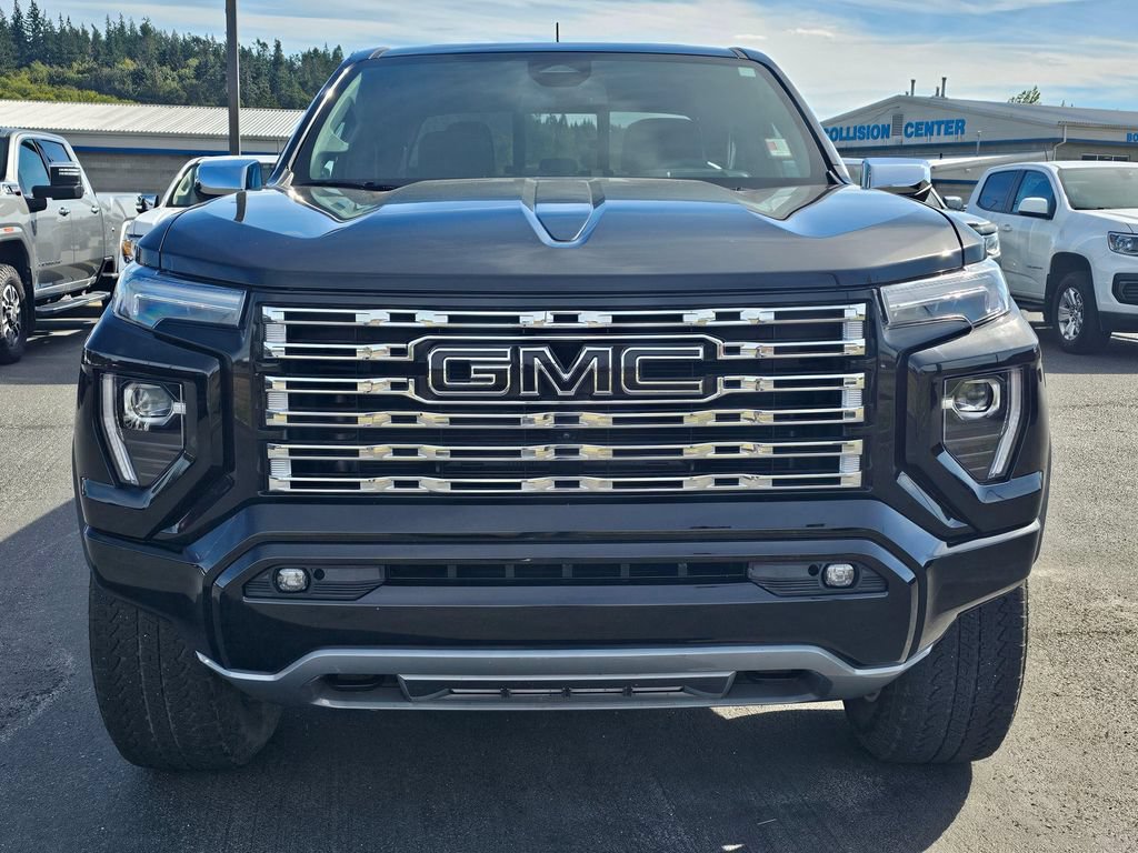 Used 2023 GMC Canyon Denali w/ Denali Black Edition AWD/4WD image 8