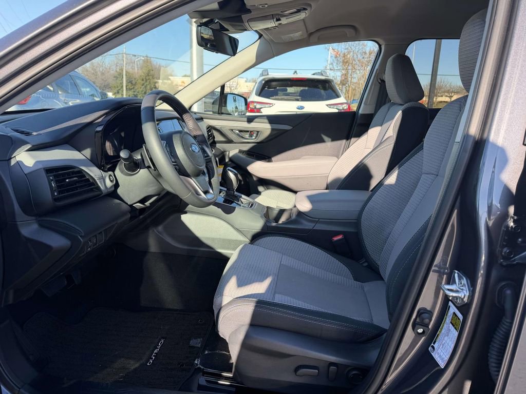 Used 2025 Subaru Outback Premium image 18