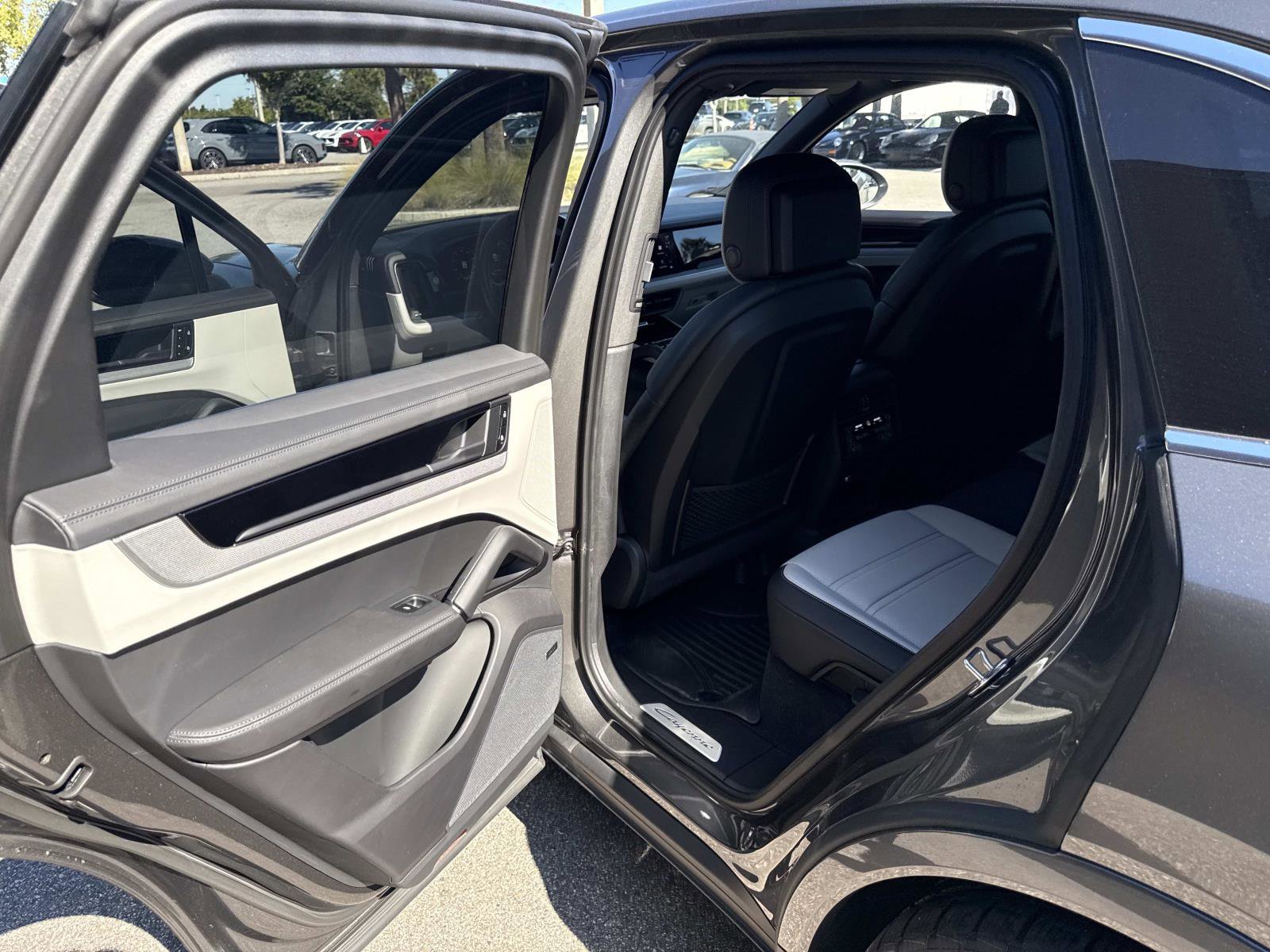 Certified 2024 Porsche Cayenne S image 15