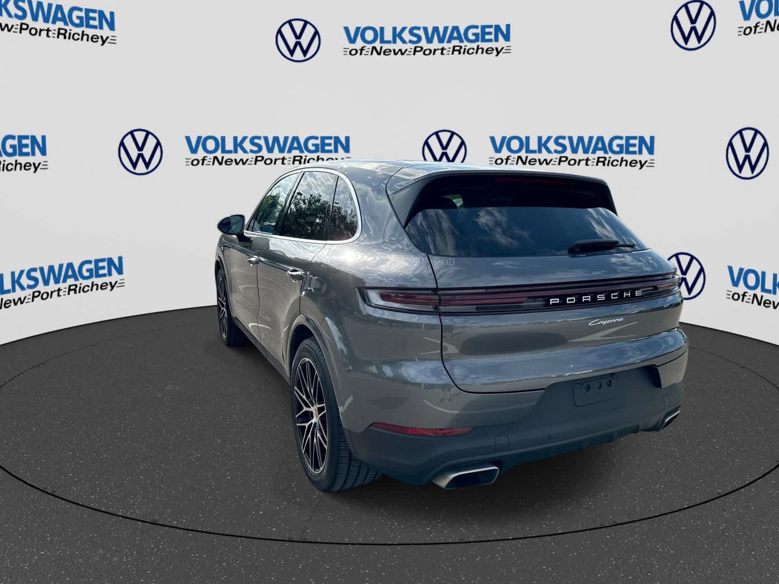 Used 2025 Porsche Cayenne AWD/4WD image 12