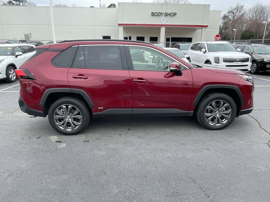 Used 2023 Toyota RAV4 XLE Premium image 12