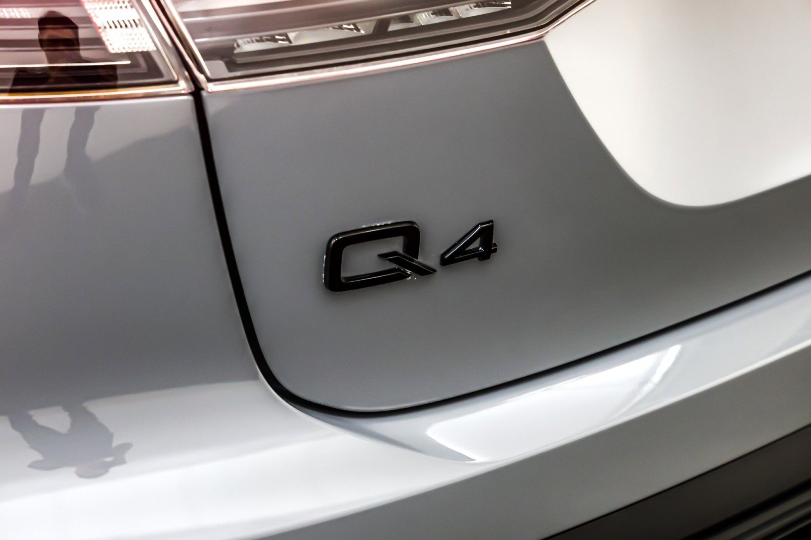 Used 2023 Audi Q4 e-tron Premium w/ Convenience Package image 10