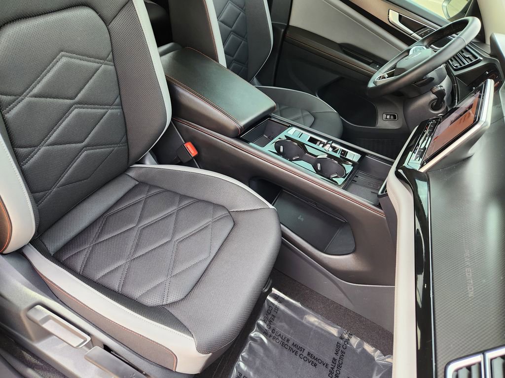 Certified 2025 Volkswagen Atlas Peak Edition SE AWD/4WD image 11