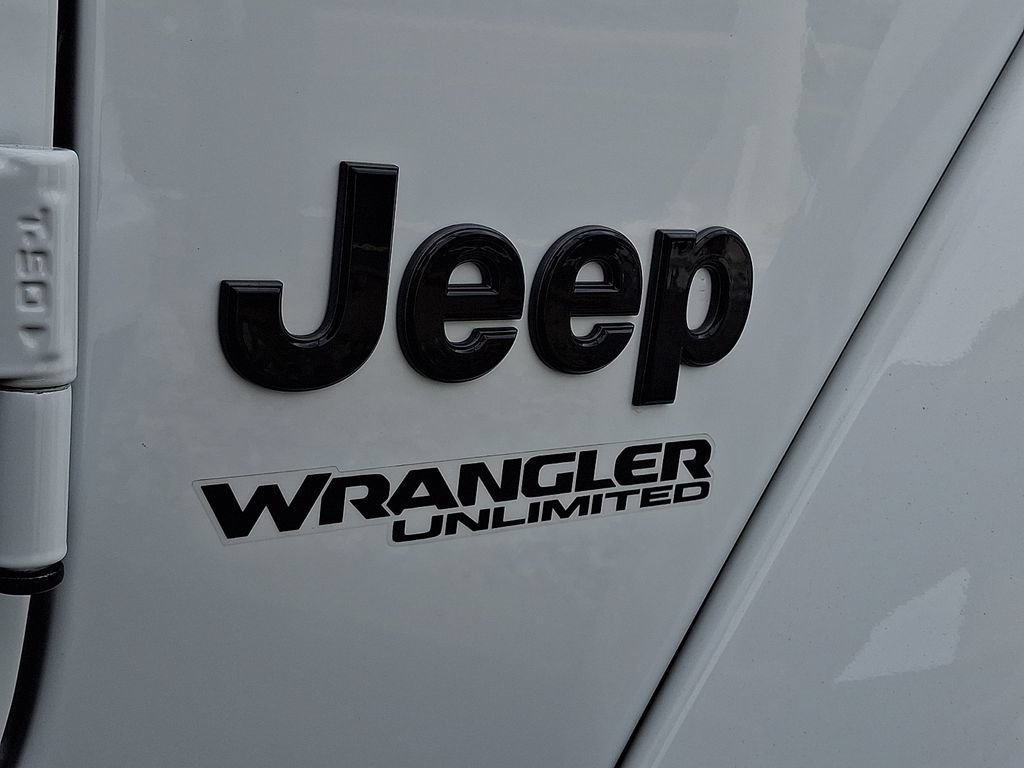 Used 2022 Jeep Wrangler Unlimited Sahara AWD/4WD image 31