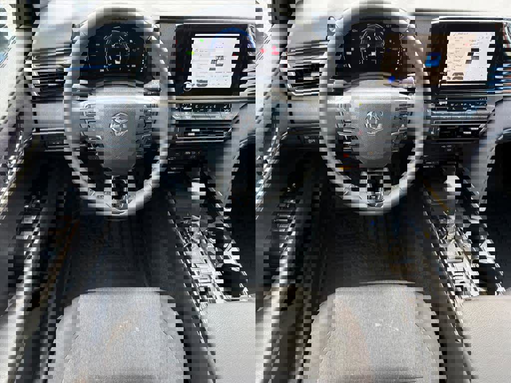 Used 2026 Toyota Camry LE w/ Convenience Package image 4