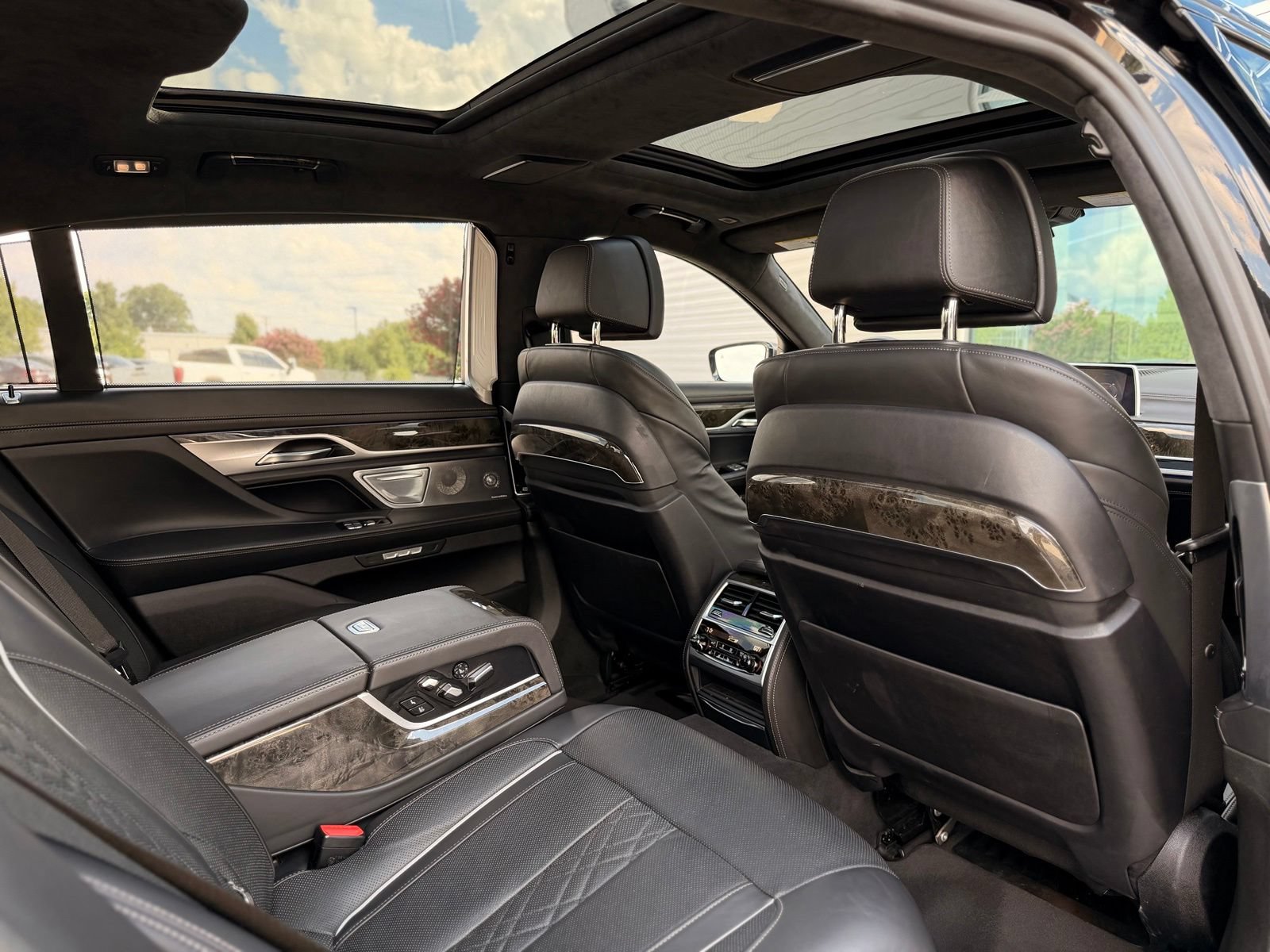 Used 2018 BMW M760i xDrive AWD/4WD image 35