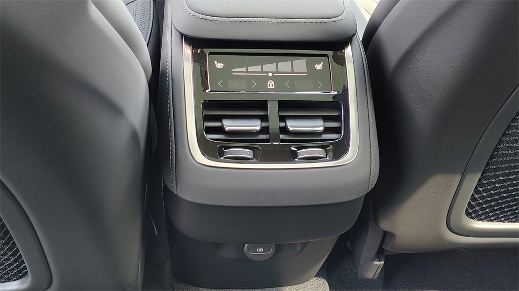 New 2026 Volvo XC90 B6 Plus w/ Protection Package Premier image 36