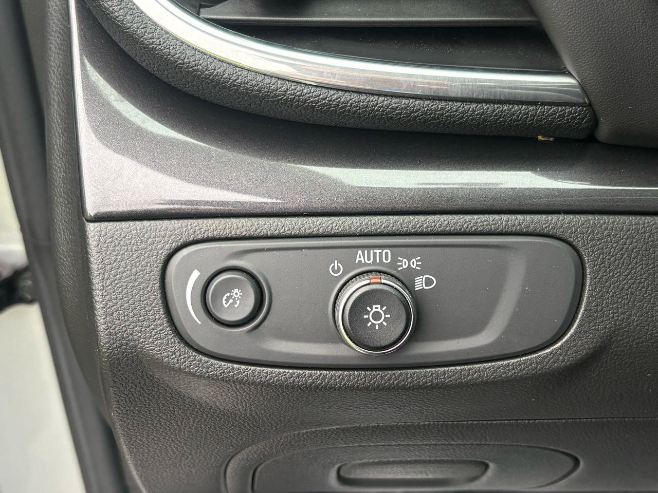 Used 2022 Buick Encore Preferred w/ Safety Package FWD image 11