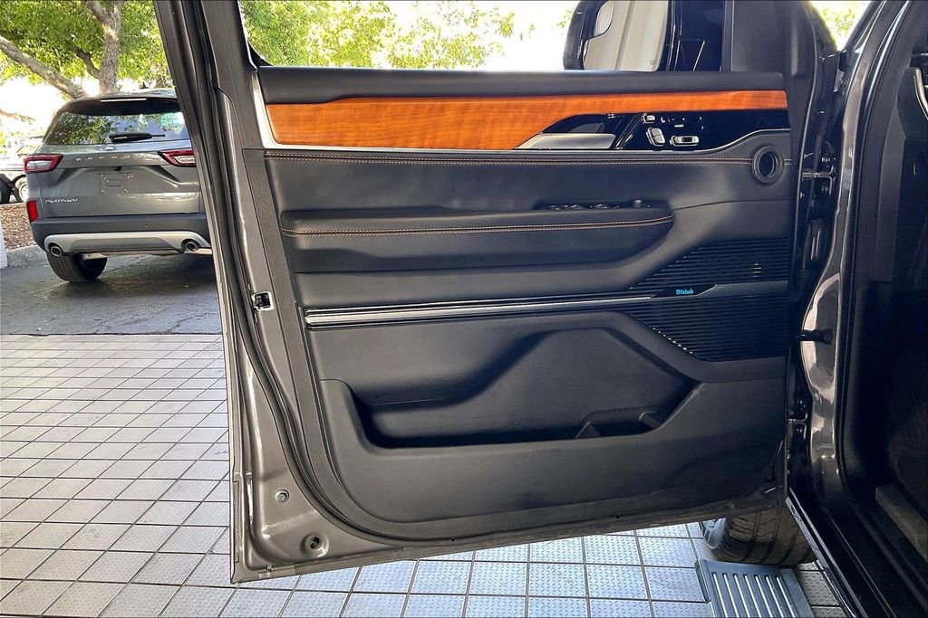 Used 2024 Jeep Grand Wagoneer L Series III image 2