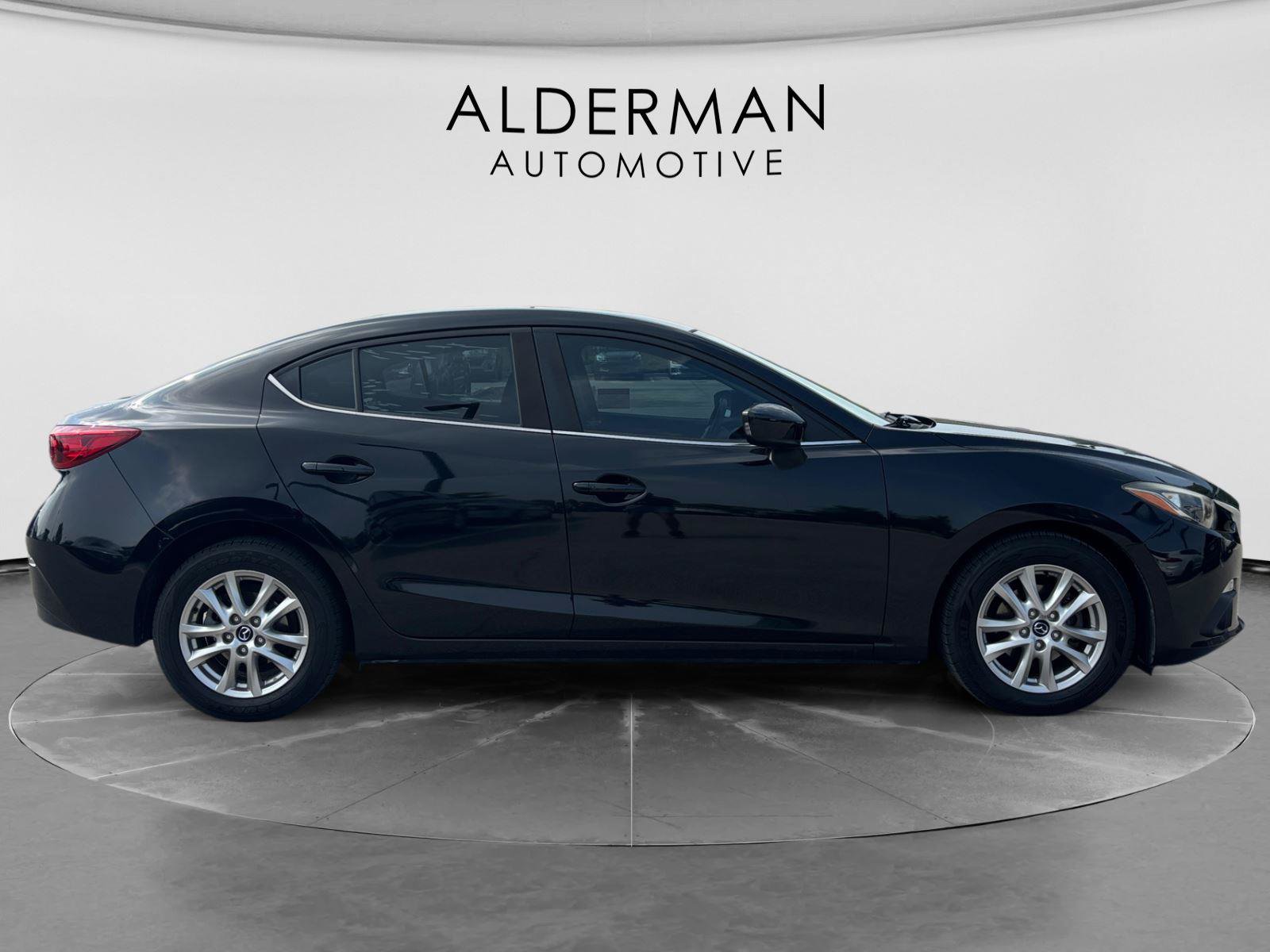 Used 2016 MAZDA MAZDA3 i Touring w/ Popular Equipment Package FWD image 6