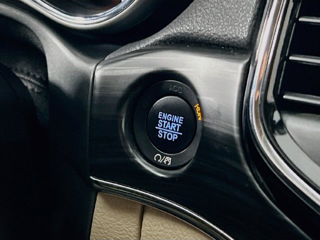 Used 2019 Jeep Grand Cherokee Limited AWD/4WD image 16
