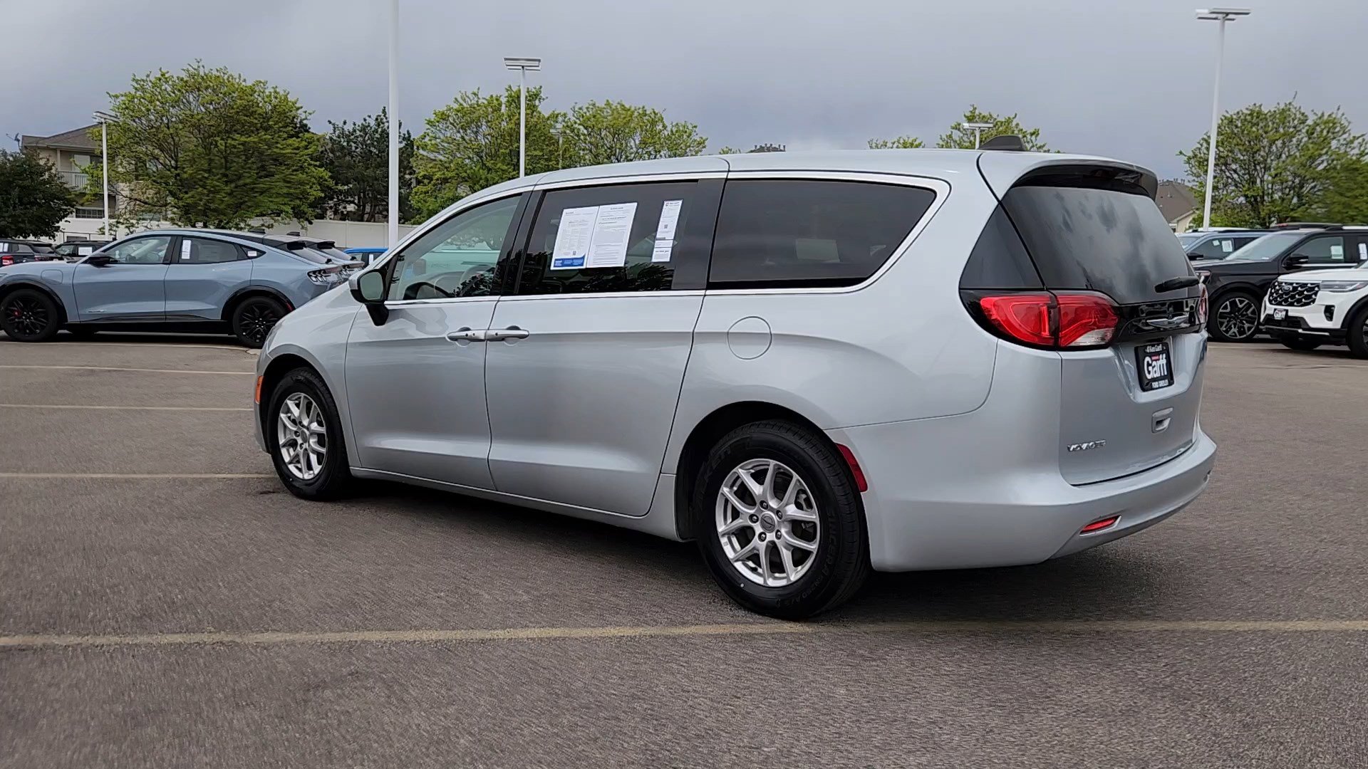 Used 2022 Chrysler Voyager LX FWD image 21