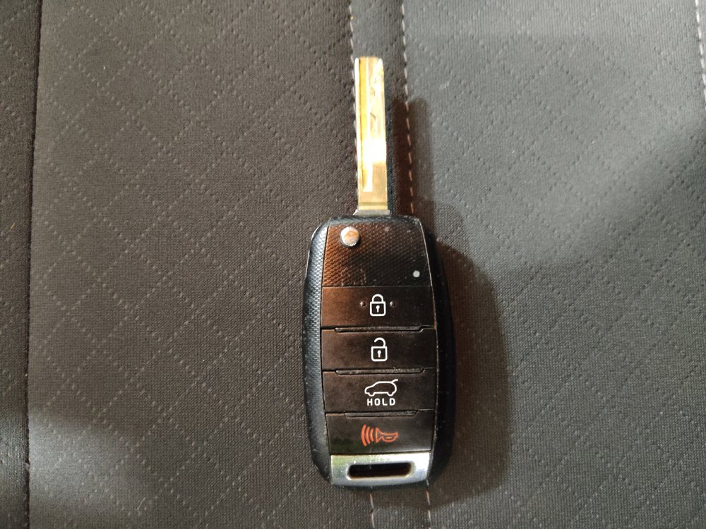 Used 2020 Kia Sorento LX FWD image 32
