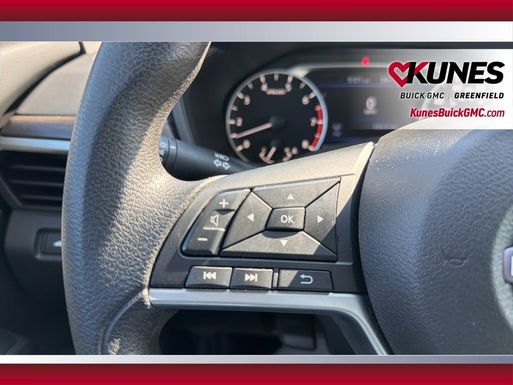 Used 2024 Nissan Altima 2.5 SV FWD image 17