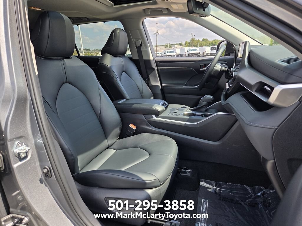 Used 2026 Toyota Highlander XLE AWD/4WD image 18