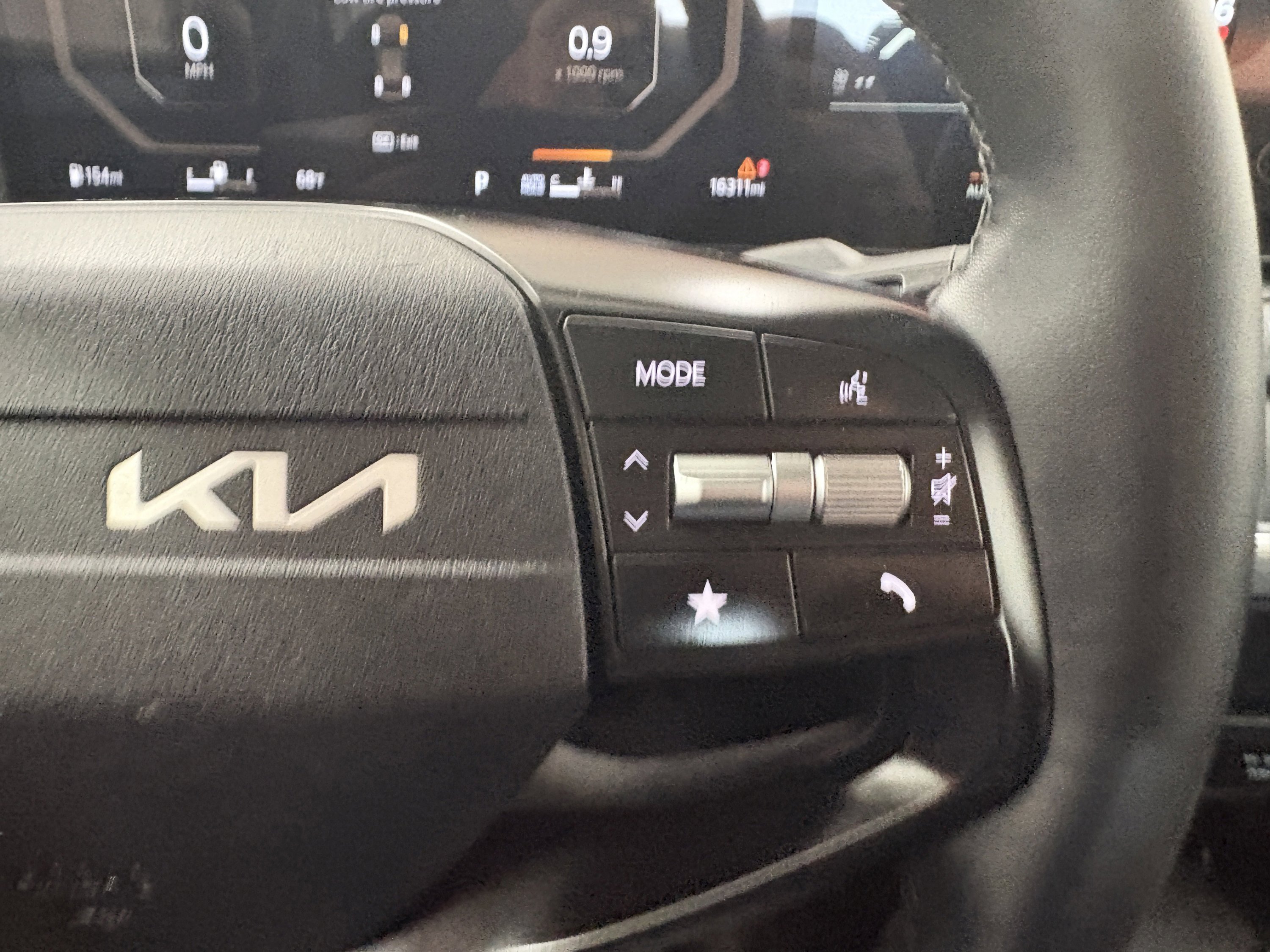 Used 2025 Kia K4 EX image 29