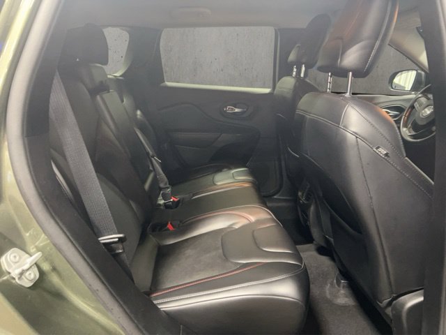 Used 2020 Jeep Cherokee Trailhawk w/ Cold Weather Group AWD/4WD image 15