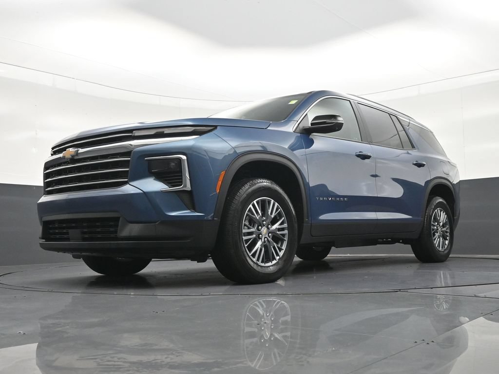 Used 2025 Chevrolet Traverse LT w/ Driver Confidence Package FWD image 29