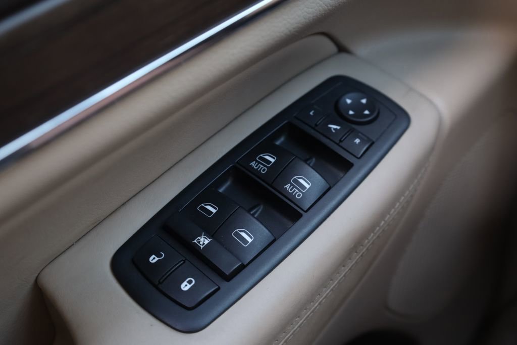 Used 2014 Jeep Grand Cherokee Overland image 19