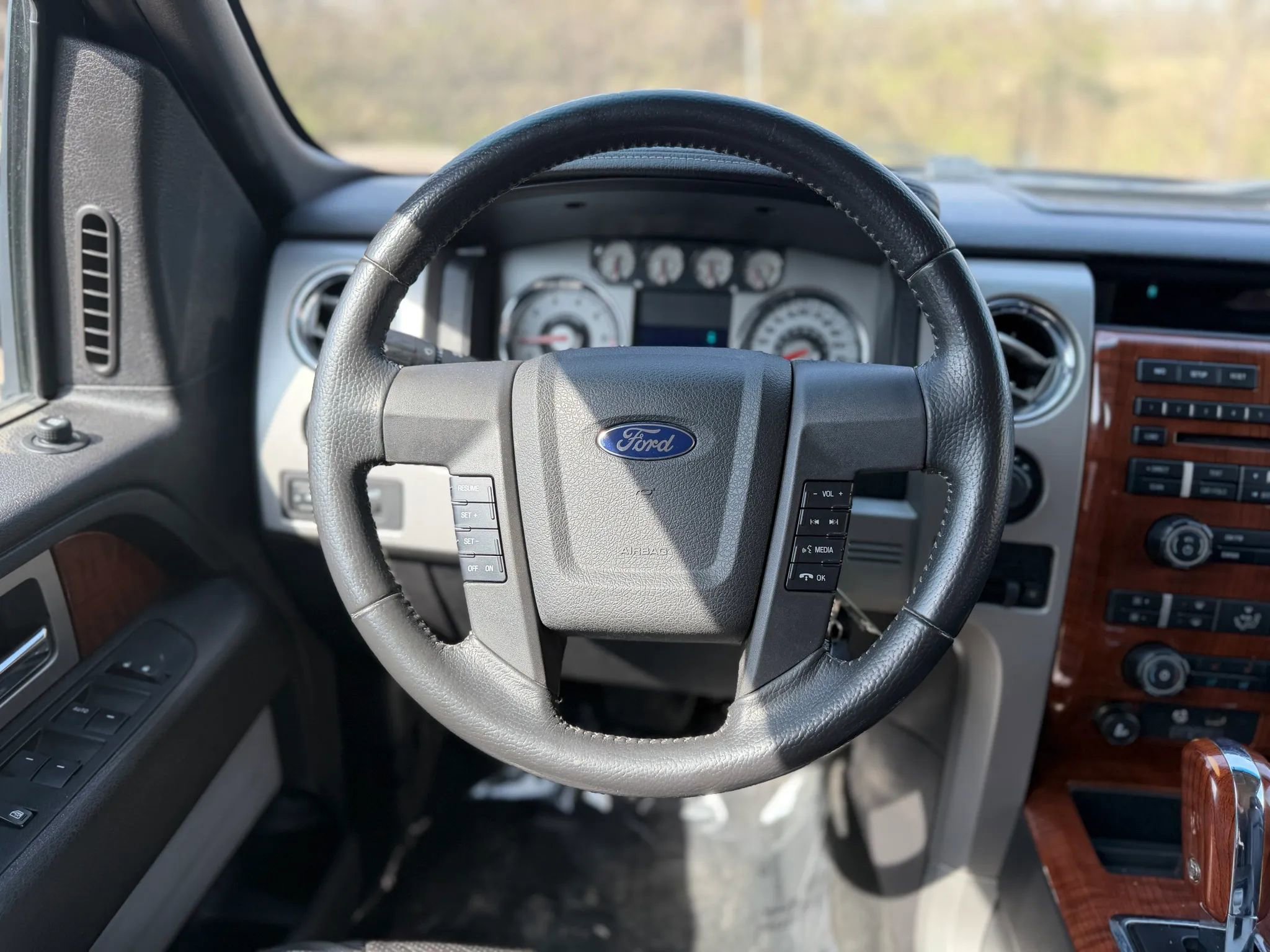 Used 2010 Ford F150 Lariat image 24