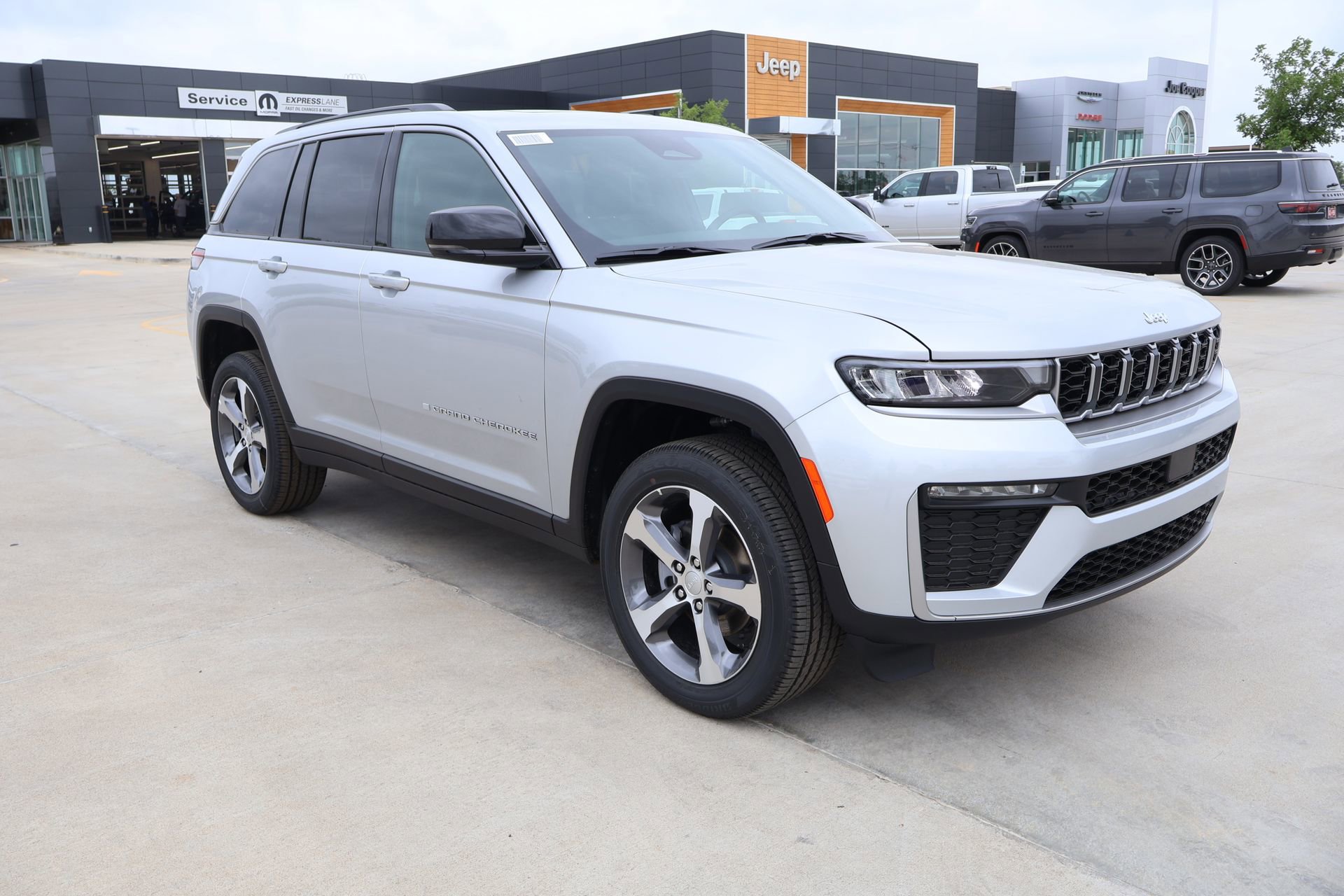New 2026 Jeep Grand Cherokee Limited AWD/4WD 360° Tour