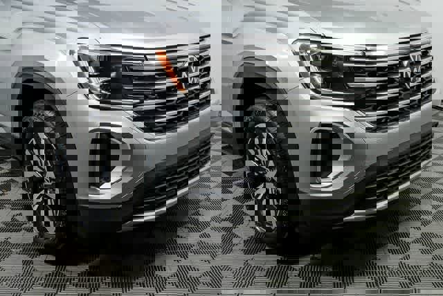 Certified 2025 Volkswagen Atlas SE image 37