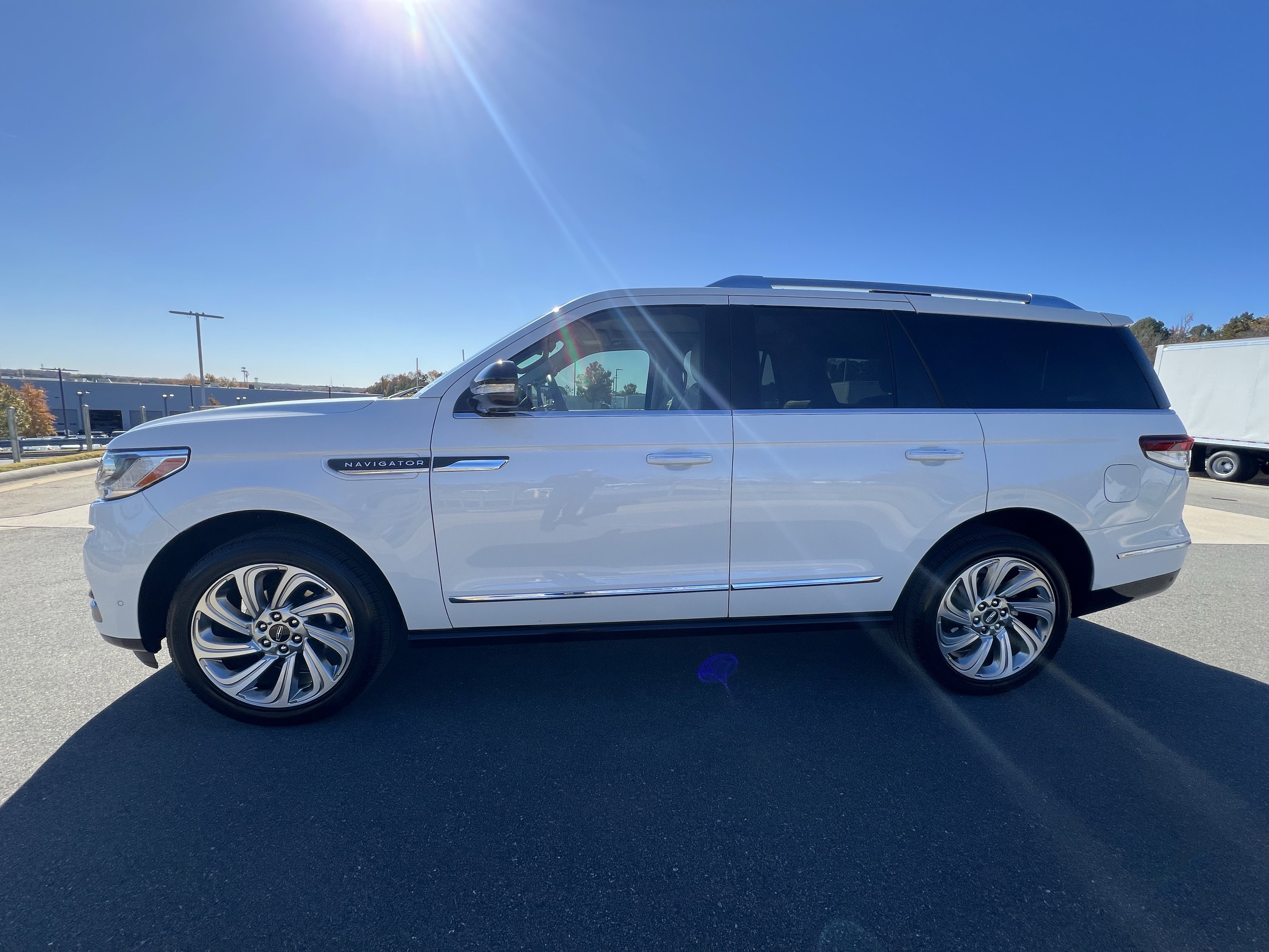 Used 2024 Lincoln Navigator Premiere image 6