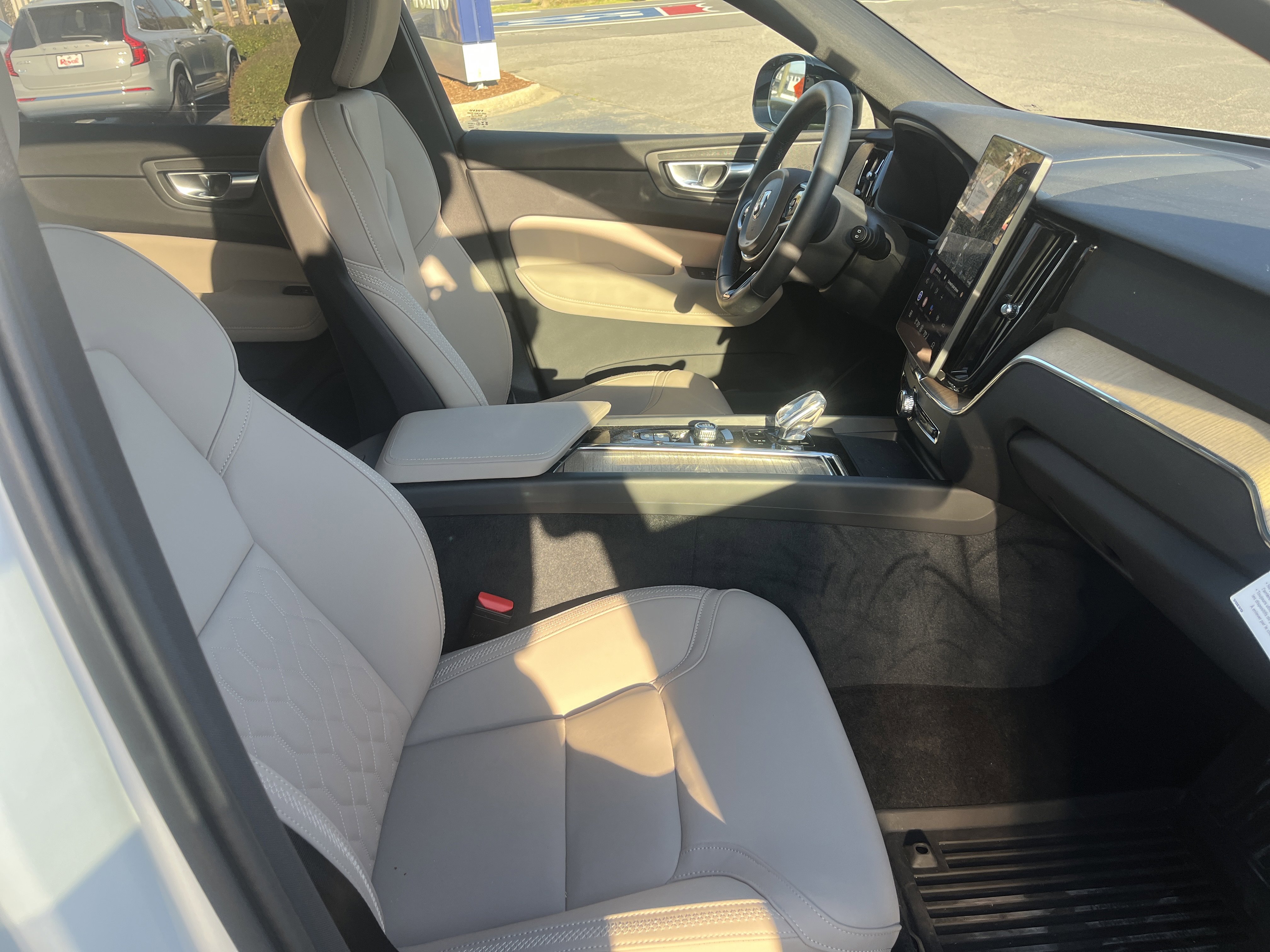 New 2026 Volvo XC60 B5 Plus w/ Protection Package Premier image 24