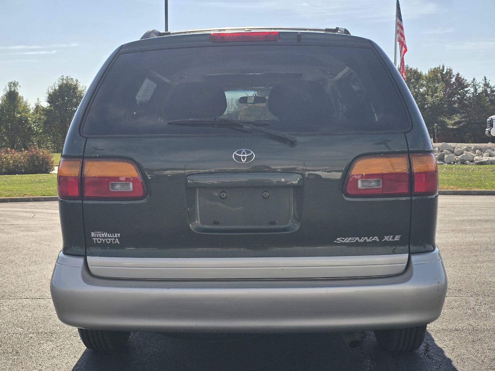 Used 2000 Toyota Sienna XLE FWD image 5