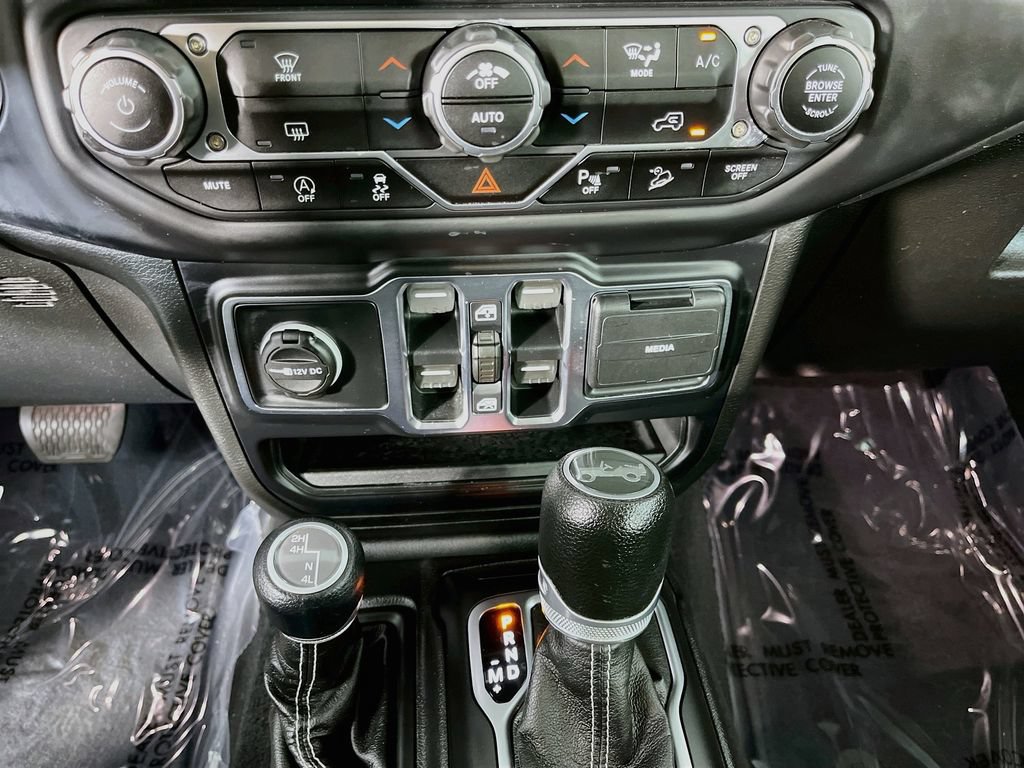 Used 2020 Jeep Wrangler Unlimited Sahara AWD/4WD image 23