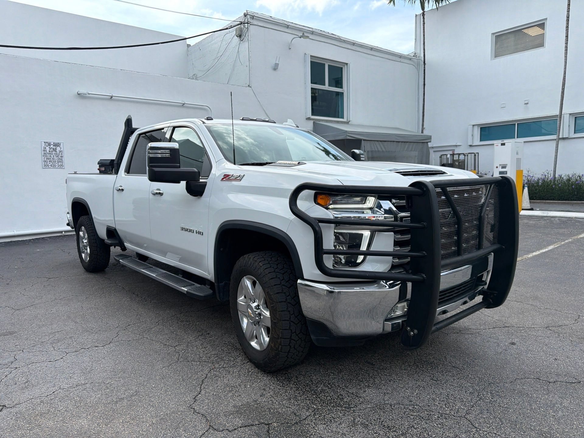 Used 2022 Chevrolet Silverado 3500 LTZ AWD/4WD image 3