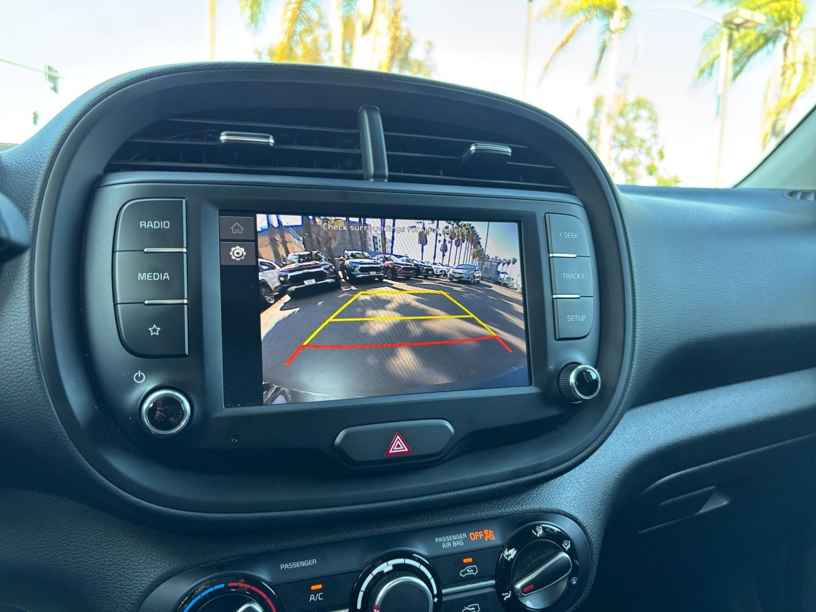 Used 2025 Kia Soul LX w/ LX Technology Package FWD image 21
