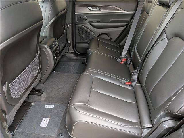 New 2026 Jeep Grand Cherokee Limited w/ Limited Altitude Package AWD/4WD image 17